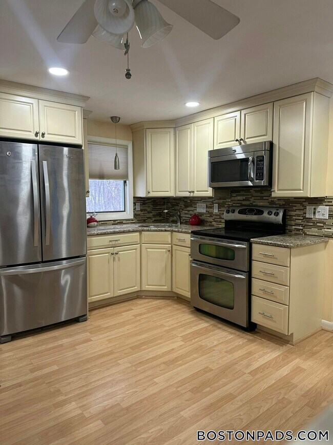 207 Franklin St in Stoneham, MA - Building Photo - Building Photo