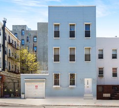 317 Manhattan Ave in Brooklyn, NY - Foto de edificio - Building Photo