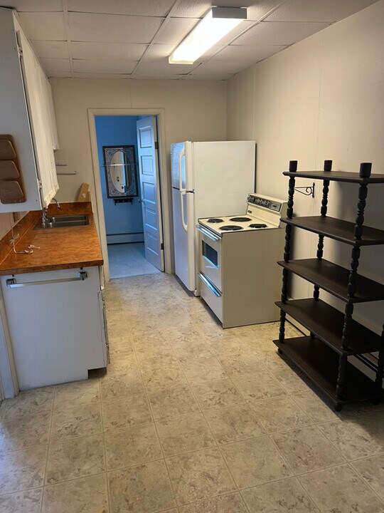 124 Spruce St, Unit C in Cadillac, MI - Foto de edificio