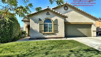 3534 W Harold Ave in Visalia, CA - Building Photo