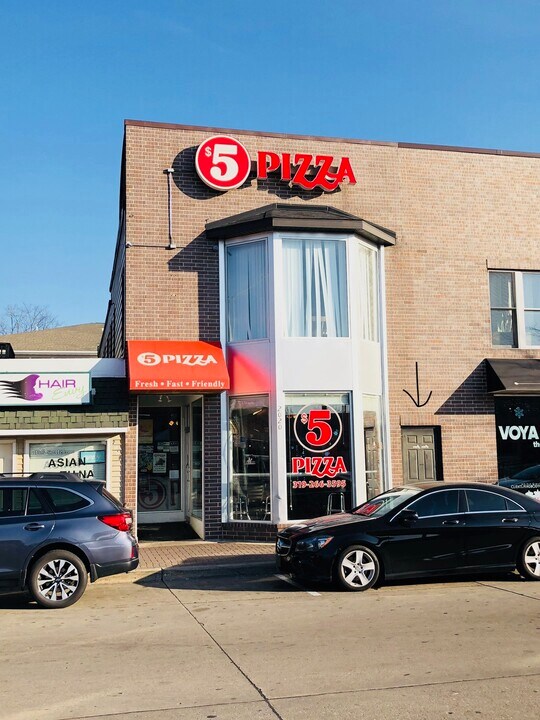 2020 College St in Cedar Falls, IA - Building Photo
