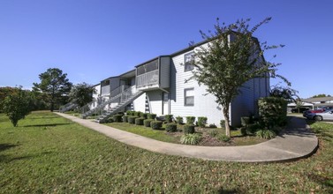 Marina Apartments in Fort Smith, AR - Foto de edificio - Building Photo