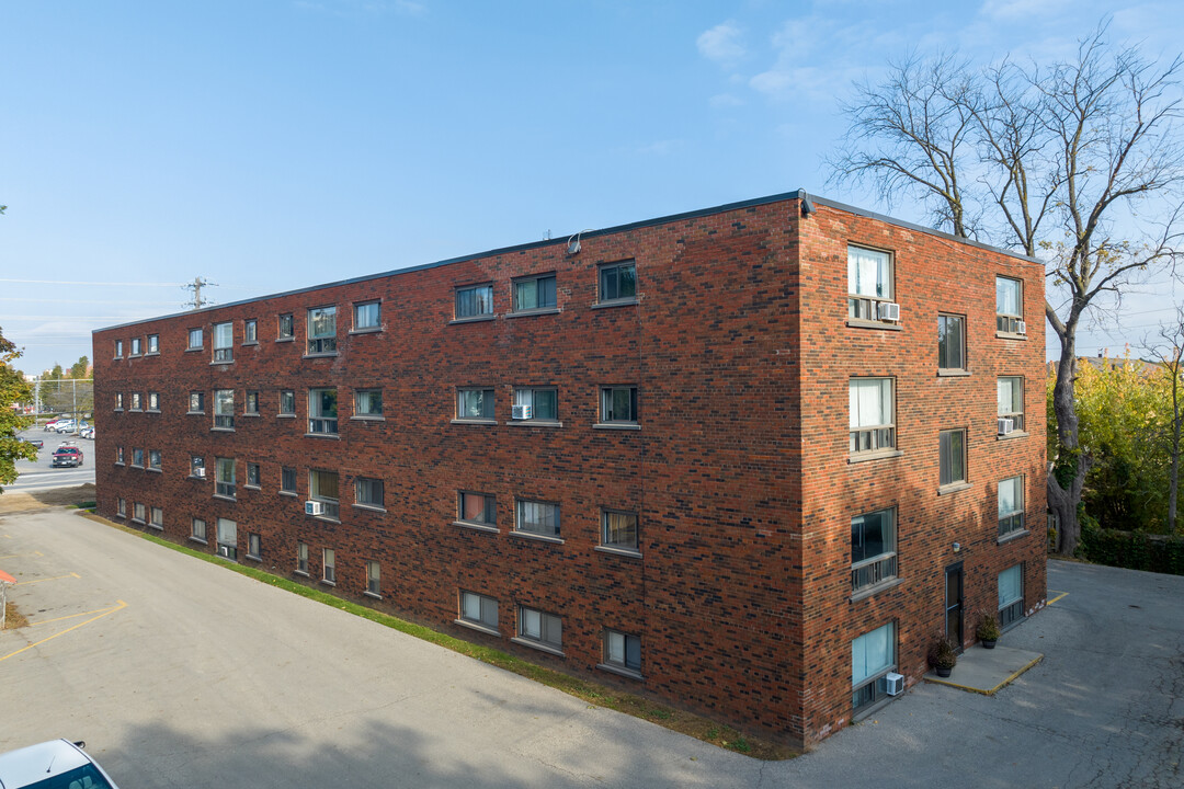 Sienna Apartments in Guelph, ON - Building Photo