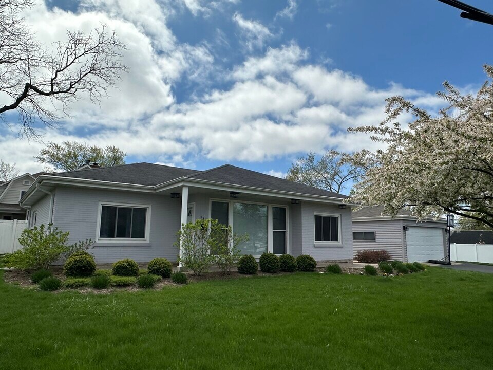 941 41st St in Downers Grove, IL - Building Photo