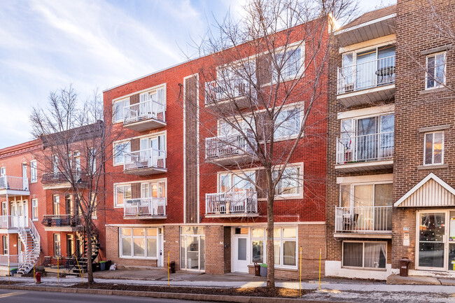 2574-2584 Frontenac Rue in Montréal, QC - Building Photo - Building Photo