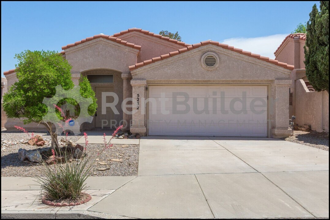5232 Apollo Dr NW in Albuquerque, NM - Building Photo
