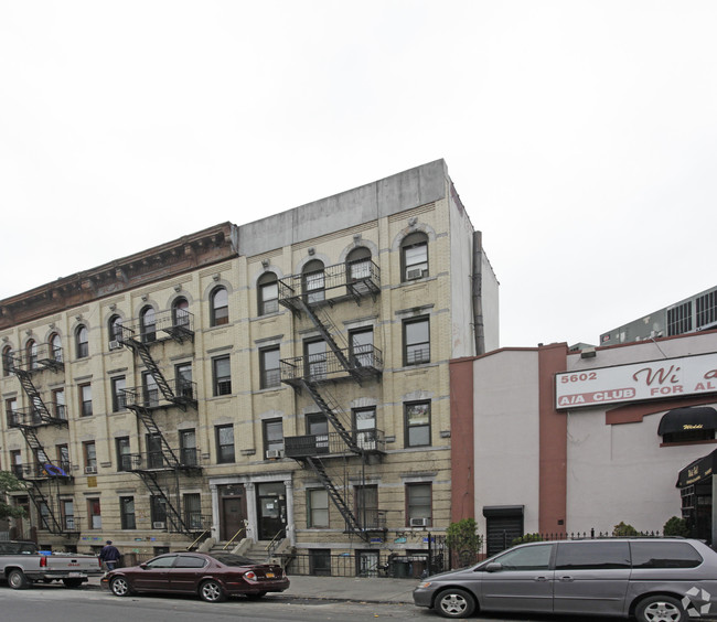 5608 6th Ave in Brooklyn, NY - Foto de edificio - Building Photo