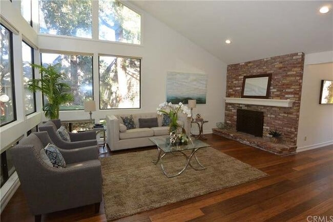 137 S Stonebrook Dr in Orange, CA - Foto de edificio - Building Photo