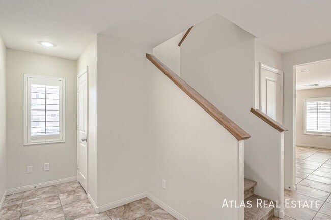 10427 Wildflower Gully St in Las Vegas, NV - Building Photo - Building Photo