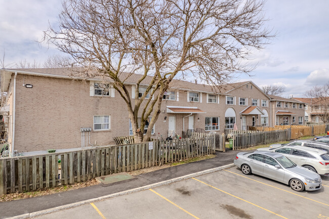 515 Queen Victoria Dr in Hamilton, ON - Building Photo - Building Photo