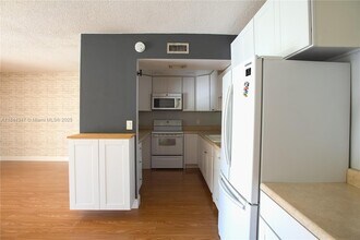 4200 Crystal Lake Dr in Pompano Beach, FL - Building Photo - Building Photo