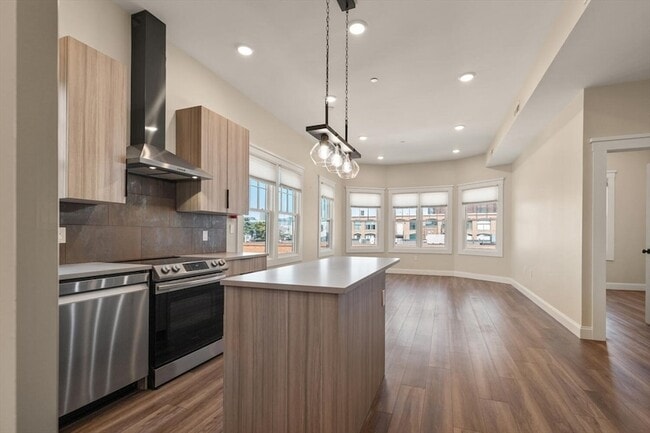 701 E 2nd St, Unit 2 in Boston, MA - Building Photo - Building Photo