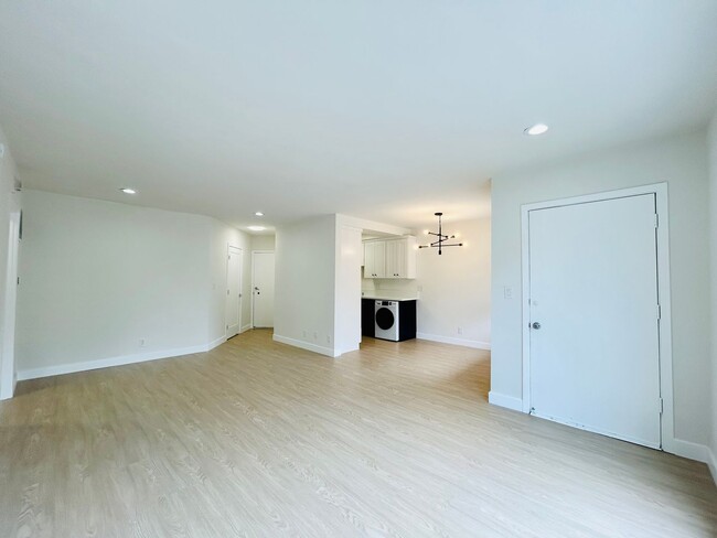 10394 Rochester Ave in Los Angeles, CA - Building Photo - Building Photo