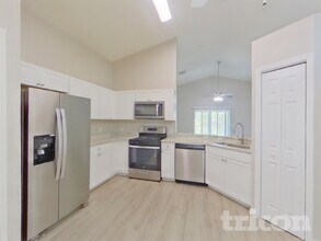 2465 Hybrid Dr in Kissimmee, FL - Building Photo - Building Photo