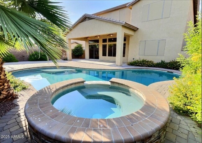 property at 923 E Aquarius Pl