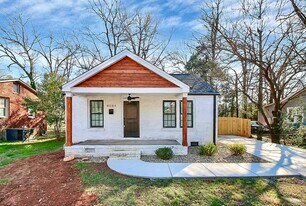 4044 Dinglewood Ave in Charlotte, NC - Building Photo