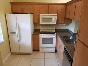 8750 Royal Palm Blvd, Unit 106 in Coral Springs, FL - Building Photo - Building Photo