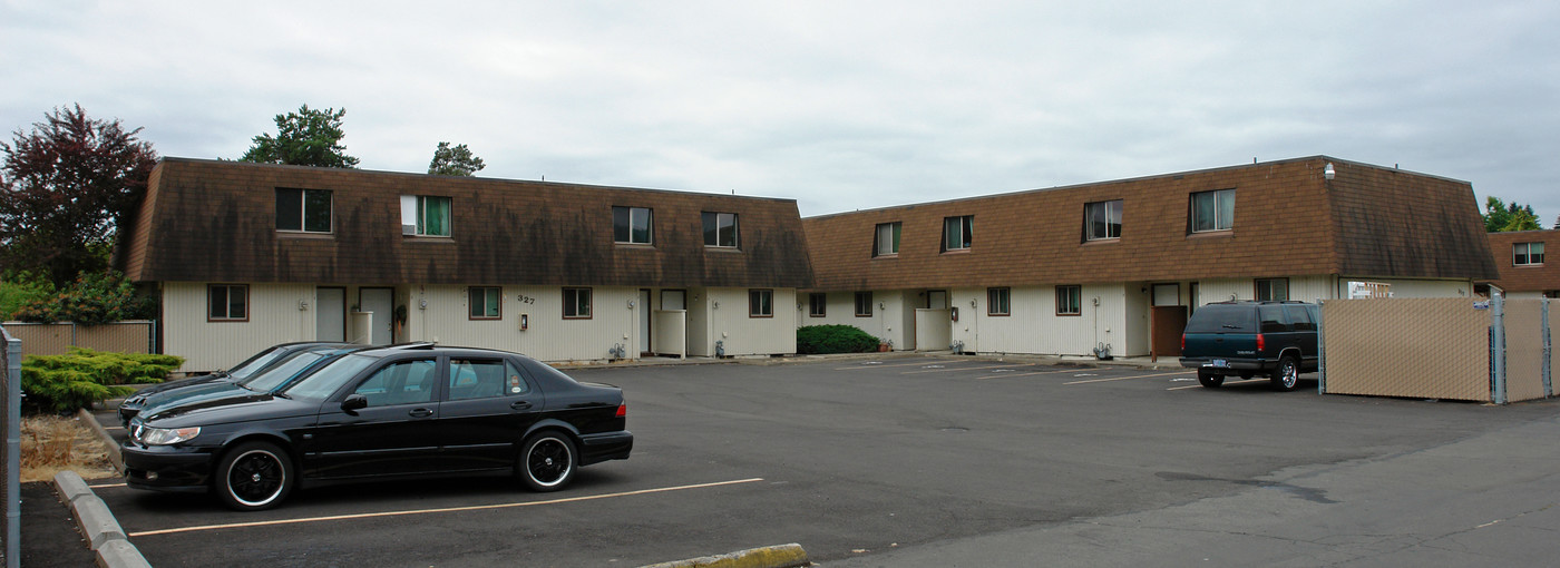 Mead Park Townhouses West in Corvallis, OR - Building Photo