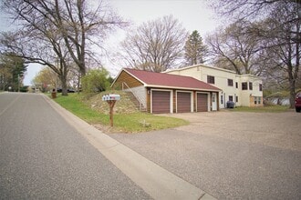 15234 Upper 61st St N, Unit #2 in Stillwater, MN - Foto de edificio - Building Photo