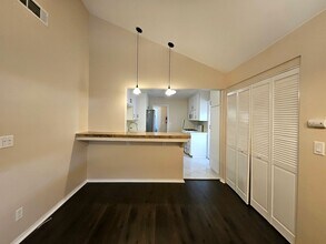 1230 N Reese Pl in Burbank, CA - Building Photo - Building Photo