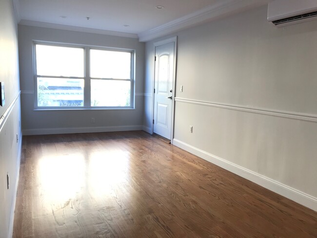 1613 Summit Ave, Unit 2 in Union City, NJ - Foto de edificio - Building Photo
