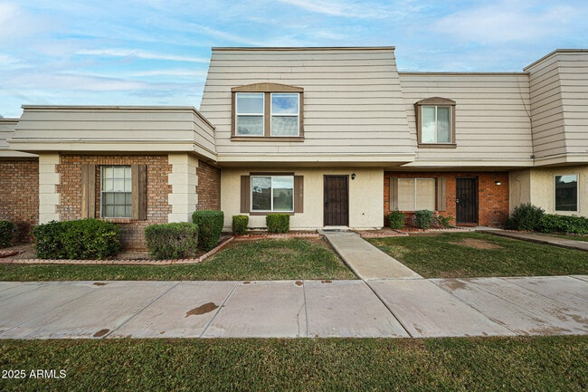 property at 1014 E Bendix Dr