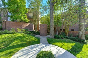 19 Crestwood Dr in Houston, TX - Building Photo