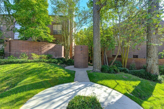 property at 19 Crestwood Dr
