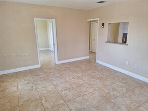 3538 SW 24th St in Miami, FL - Building Photo - Building Photo