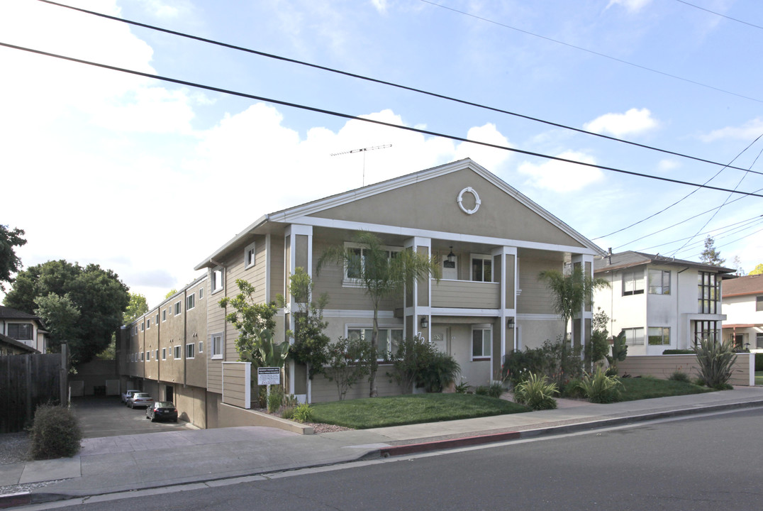 725 Roble Ave in Menlo Park, CA - Building Photo