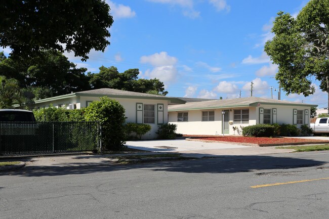 444 Nottingham Blvd in West Palm Beach, FL - Building Photo - Building Photo