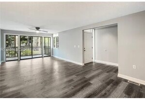 7 Shipwatch Pt, Unit 7A in Hilton Head Island, SC - Building Photo