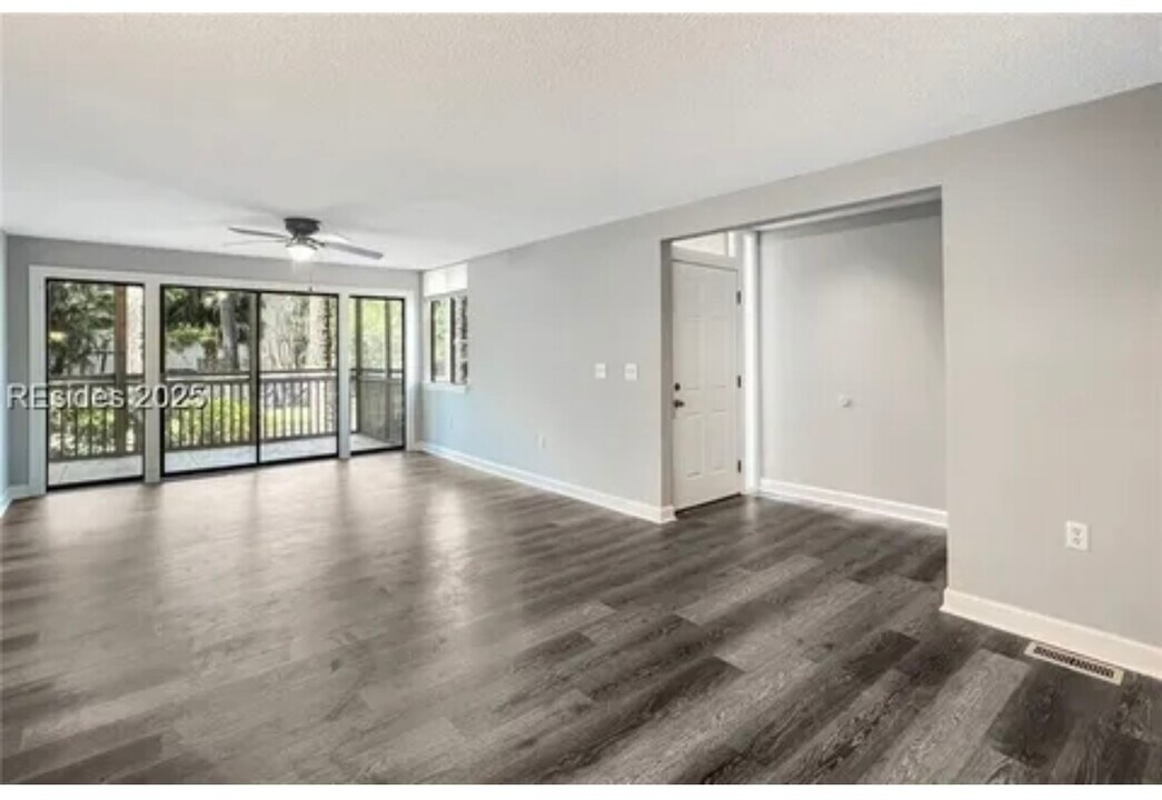 7 Shipwatch Pt, Unit 7A in Hilton Head Island, SC - Building Photo