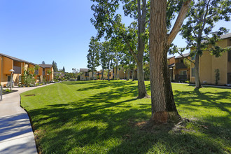 Hunter's Run Apartments in El Cajon, CA - Building Photo - Building Photo