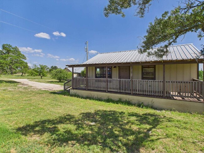 105 Hill Country Cabin Ln in Harper, TX - Building Photo - Building Photo