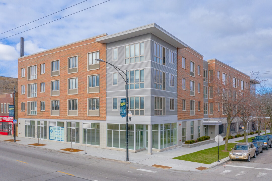 Clark Estes Apartments in Chicago, IL - Building Photo