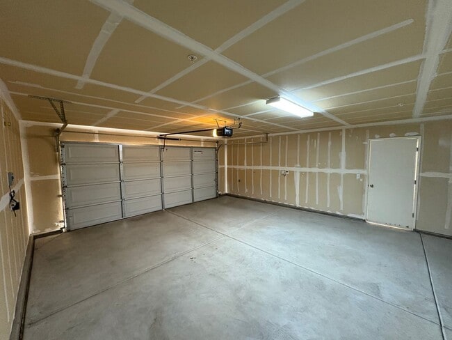 2134 E Delta Ct in Visalia, CA - Building Photo - Building Photo