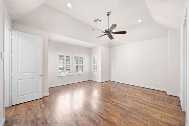 property at 1048 W 21st St