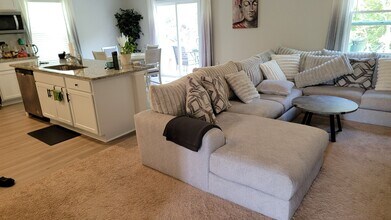 8429 Deerwood Rd in Charlotte, NC - Building Photo - Building Photo