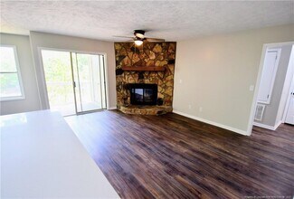 1018 Brookhollow Dr in Fayetteville, NC - Foto de edificio - Building Photo