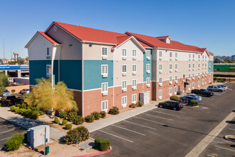 Furnished Studio in Phoenix, AZ - Foto de edificio - Building Photo