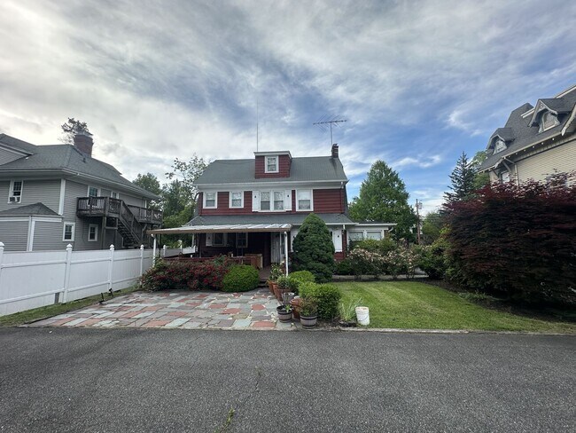 90 Kent Pl Blvd in Summit, NJ - Foto de edificio - Building Photo