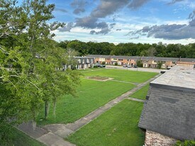 Classic Villas in Montgomery, AL - Building Photo