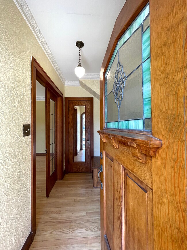 3249 S Delaware Ave, Unit lower