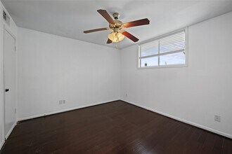 5123 Del Monte Dr in Houston, TX - Building Photo - Building Photo