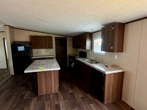 1106 Mesquite St in Alvin, TX - Building Photo - Building Photo