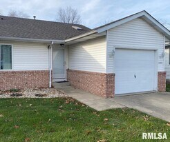 2605 CHASE Dr in Springfield, IL - Building Photo