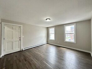 5 Marshall St-Unit -Floor 2 in Troy, NY - Building Photo - Building Photo