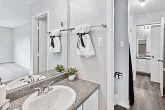 River Oaks Apartments in Vicksburg, MS - Building Photo - Building Photo