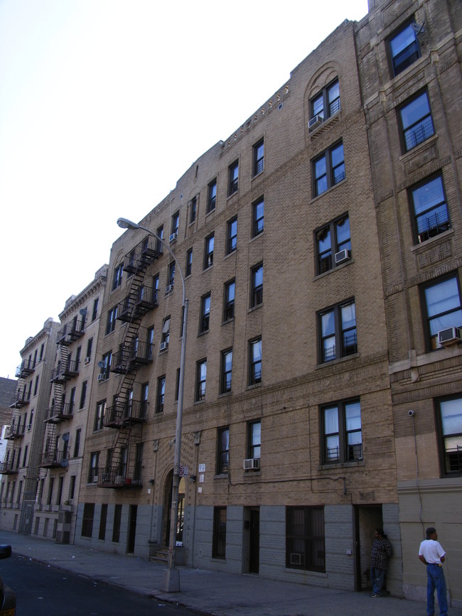 2330 Ryer Ave in Bronx, NY - Building Photo - Building Photo